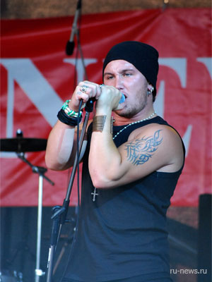 Артур Расманн, вокалист группы Rockcrime. Выступление на "Narva Bike 2009". 