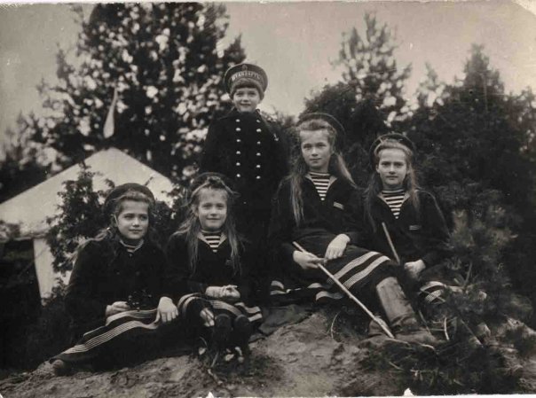 На привале во время морской прогулки. Финский залив, 1914 г.