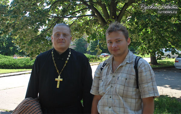 На фото: протоиерей Олег Махнёв и главный редактор ИА Русские Новости Ярослав Мошков