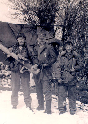 Русские добровольцы в марте 1993 года на позициях на горе Заглавак под Горажде с ручным противотанковым гранатометом М-79 югославского производства
