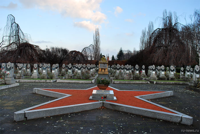 Могилы советских воинов на Ольшанском кладбище