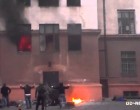 Фашисты добивают палками выживших от падения из окон горящего Дома профсоюзов (видео)
