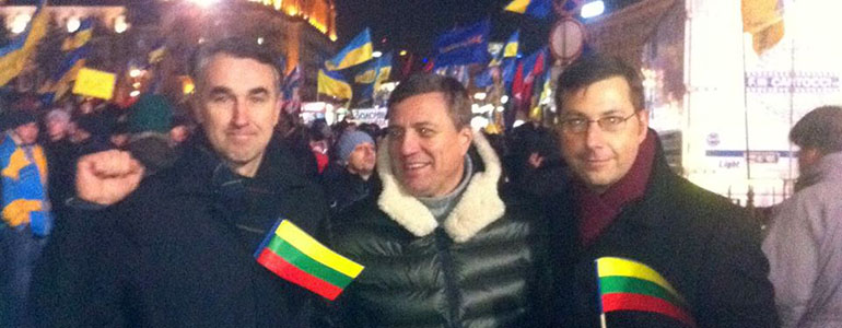 Литовские политики на майдане. Слева Пятрас Ауштрявичюс, справа Гинтарас Степонавичус
