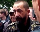 Мариуполь. горожане поймали военного (видео)