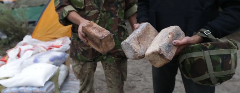 Пайки из США разворовали, а украинских солдат кормят плесневелым хлебом и сухарями