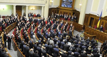 Пока в Раде искали заявление об отставке правительства, депутаты разъехались по округам Пока в Раде искали заявление об отставке правительства, депутаты разъехались по округам