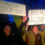 Пикет перед российским посольством в Праге. Андрей Курочкин и Игорь Померанцев
