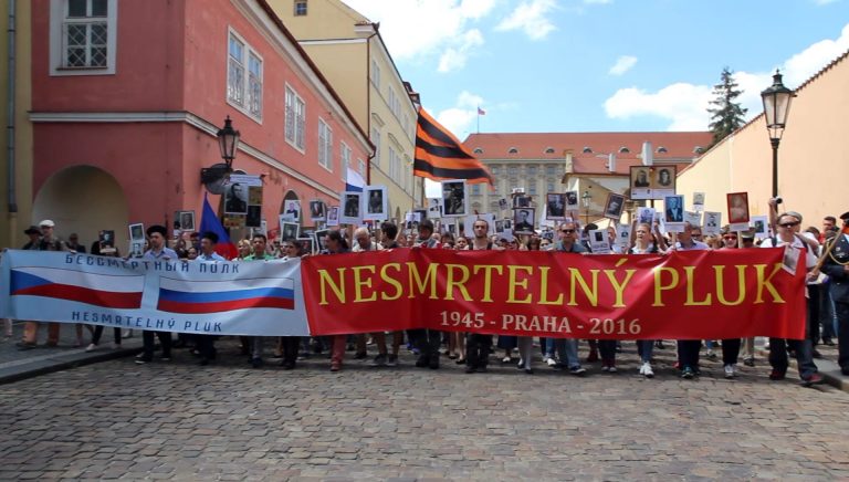 В Праге состоялось первое шествие «Бессмертного полка» (полное видео и фото)