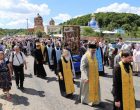 Два крестных хода, два разных Бога