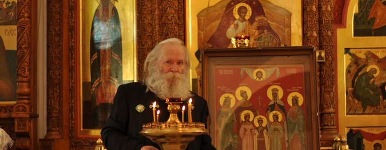 Л. Д. Симонович -Никшич у чудотворной иконы Царстенных Мучеников фото Ангелины Ратновской
