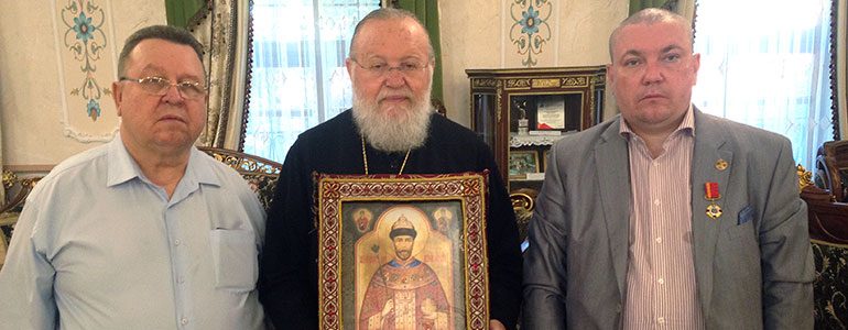 На фото: Н. И. Калякин, Митрополит Иларион, И. Е. Смыков.