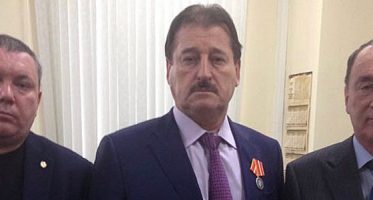 Алу Алханов награждён медалью «За верность Присяге» Алу Алханов награждён медалью «За верность Присяге»