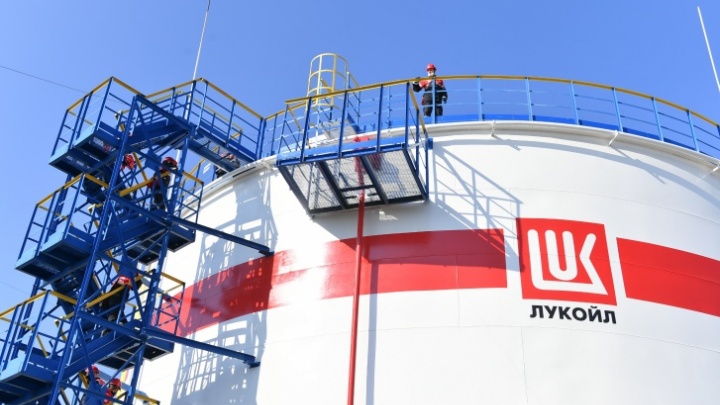 Санкционный парадокс: “Лукойл” увеличивает поставки нефти…