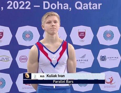 Российский гимнаст дисквалифицирован на год за букву Z на награждении