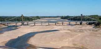 Пересохла самая длинная во Франции река Луара