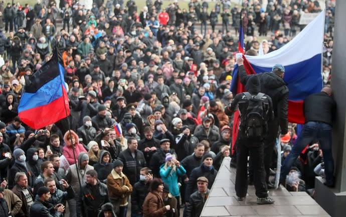 Референдум на востоке: К Мариуполю подходит тяжелая техника, в Красноармейске расстреляли мирных граждан. Хроника дня