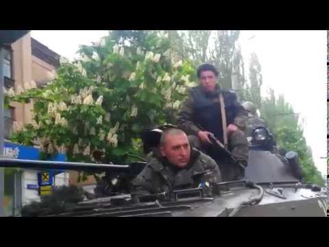 Мариуполь. Горожане требуют от украинских военных уехать (видео)