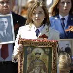 Наталия Поклонская с иконой Царя-Мученика. Фото: AFP