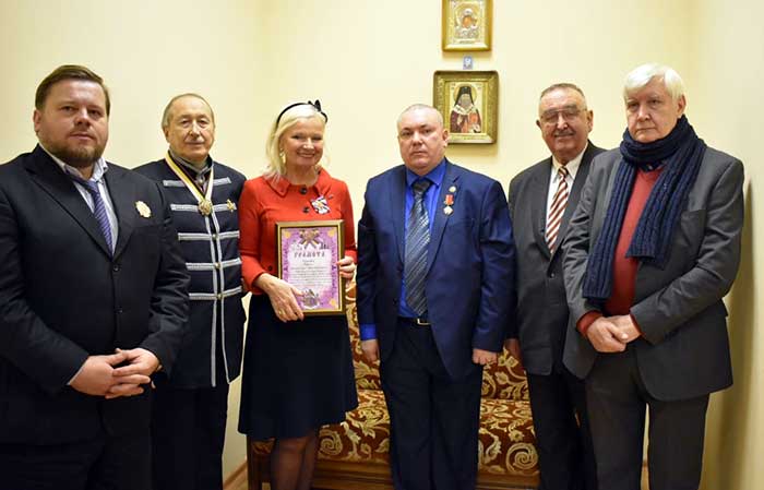 Писательница княгиня Элизабет Хереш награждена орденом Святой Государыни Императрицы Александры Феодоровны
