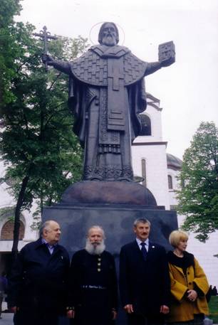 Памятник Св.Савве у собора Св.Саввы в Белграде
