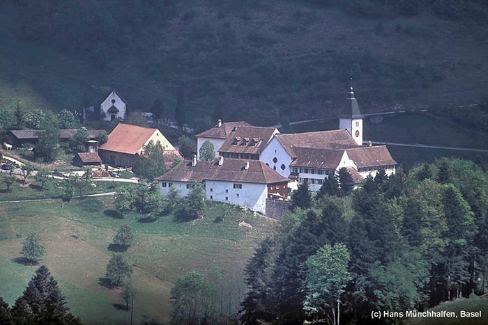 Монастырь старостильников Святого Иоанна Каподистрия, перешедший в состав АПРЦвЗЕ, бывший бенедиктинский католический монастырь 11 века, Швейцария Бейнвиль
