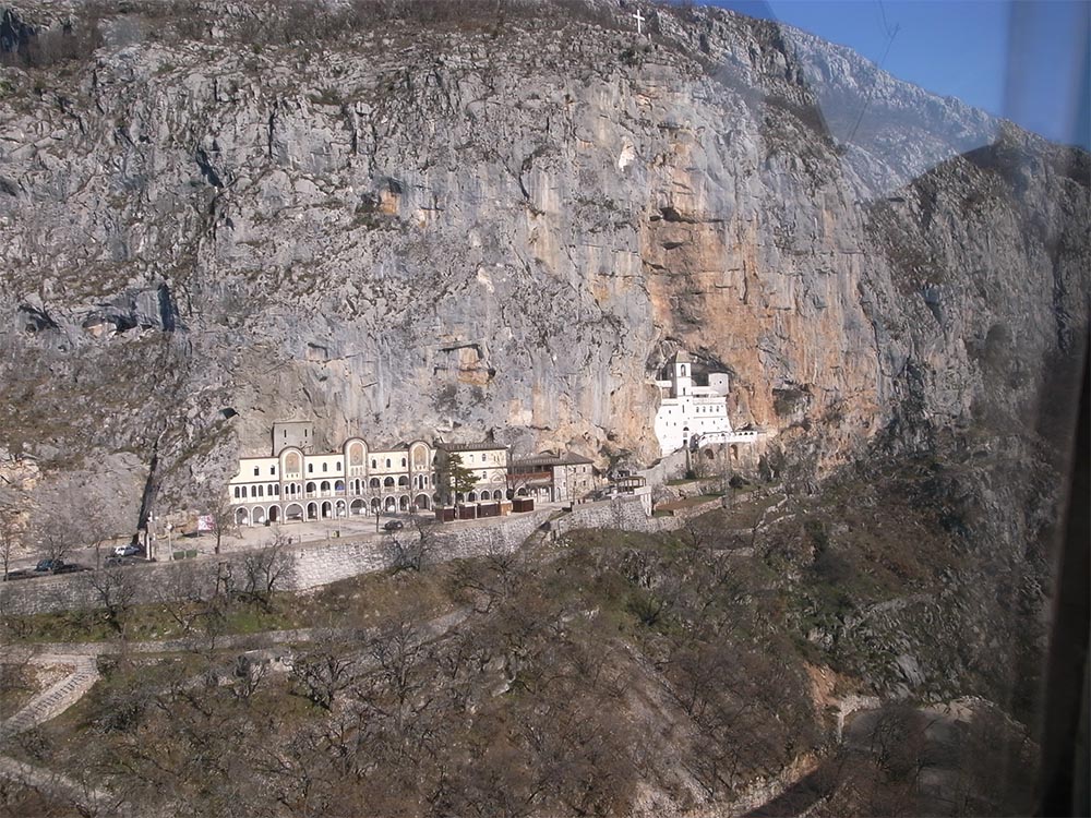 Острожский монастырь в Черногории. Фото: Bilko2