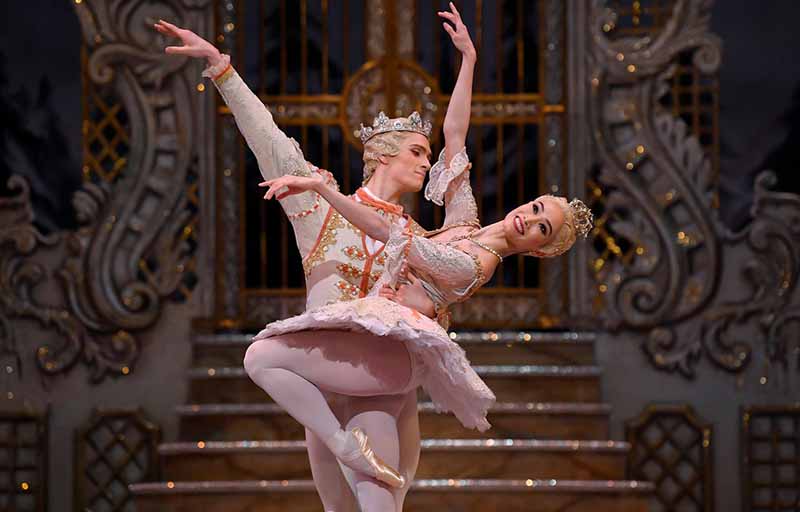 В британской танцевальной школе запретили балет, потому что он “для белых”